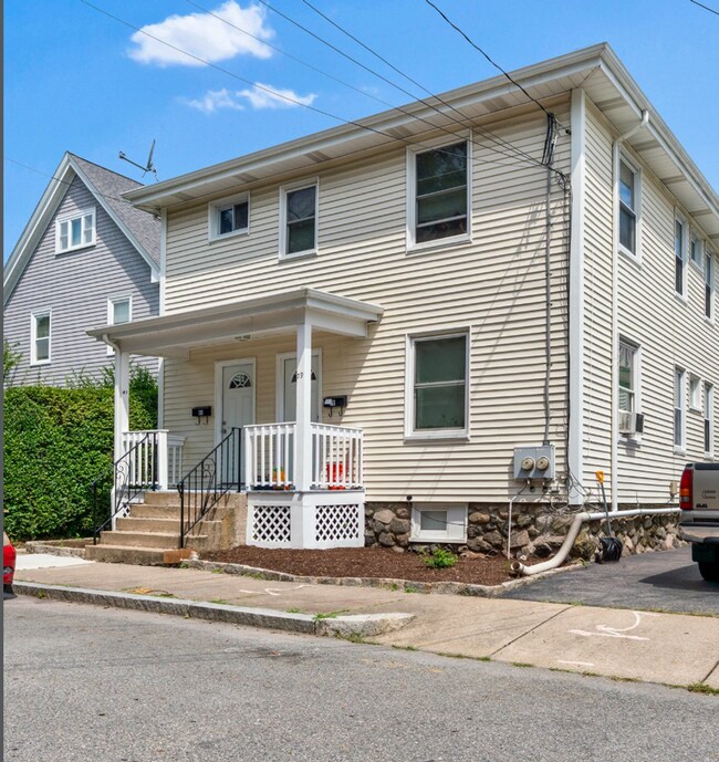 Building Photo - 79-81-81 Vernon St