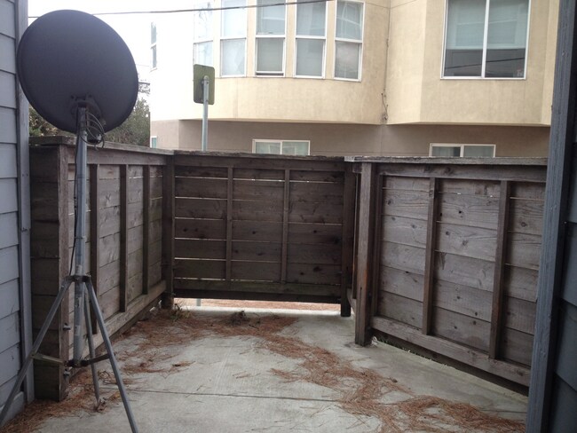 Building Photo - 8300 Oceanview Terrace