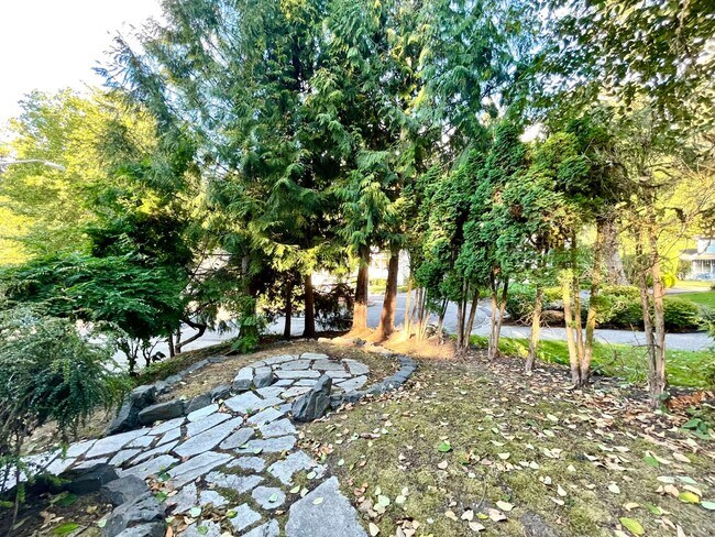 Building Photo - Stunning 3-Bedroom Home in Education Hill ...