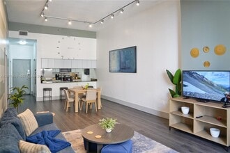 Building Photo - 1200 Brickell Bay Dr
