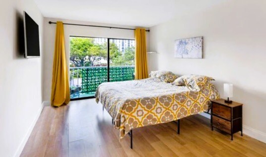 Foto del edificio - 1650 NE 115th St