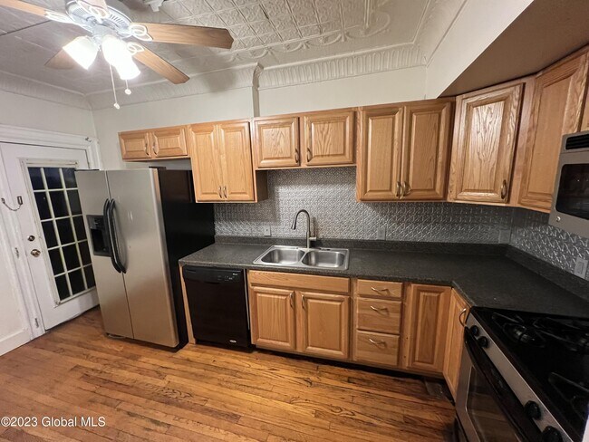 Building Photo - 9 Washington Pl