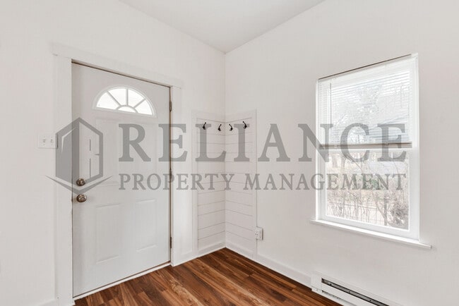 Building Photo - 328 N Walnut St