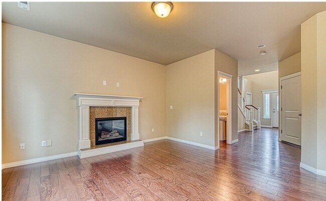 Foto del edificio - Meticulously maintained fully air conditioned 3 bedroom and 3 bath house in Serrano Community!