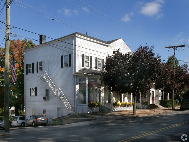 Building Photo - 727-737 Main St