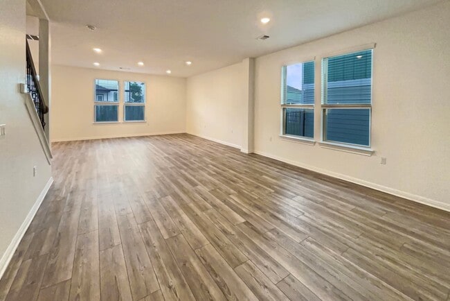 Building Photo - 5503 Mars Ln