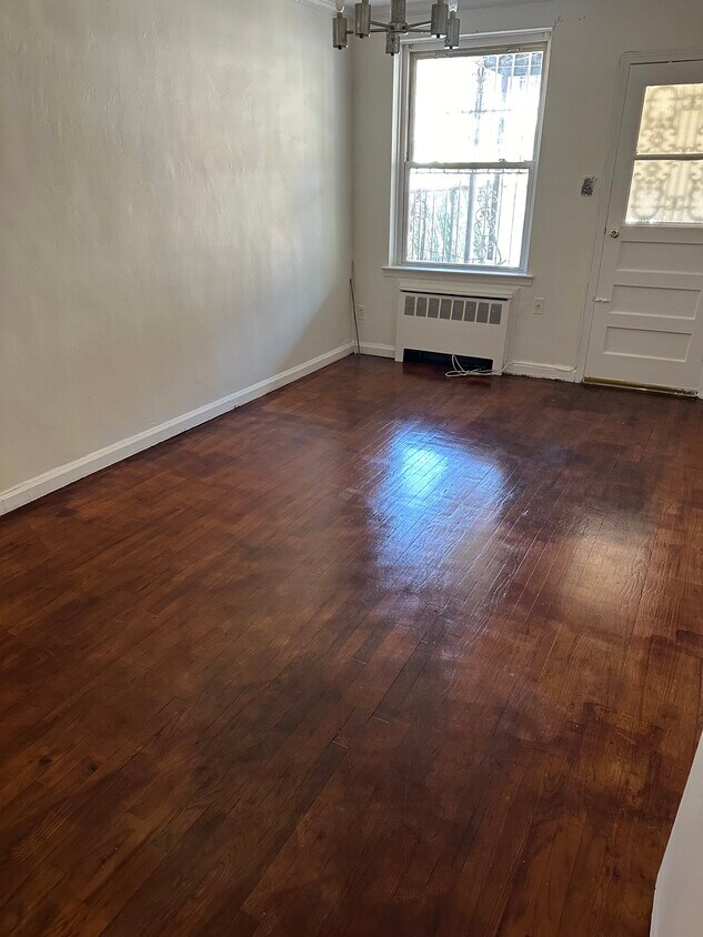 Foto principal - 1647 E 94th St