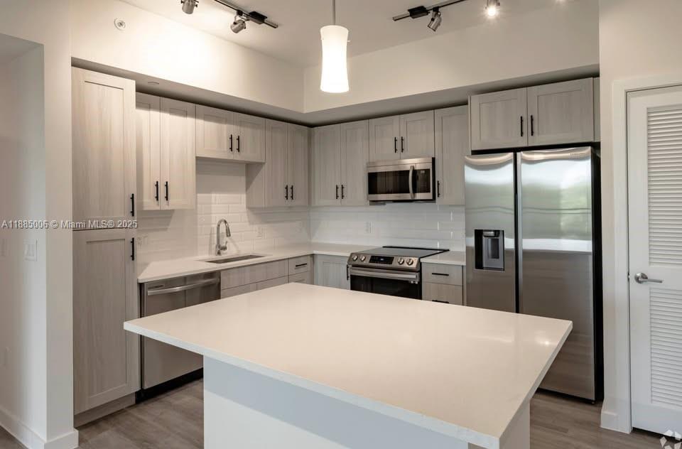 Foto principal - 8894 NW 44th St