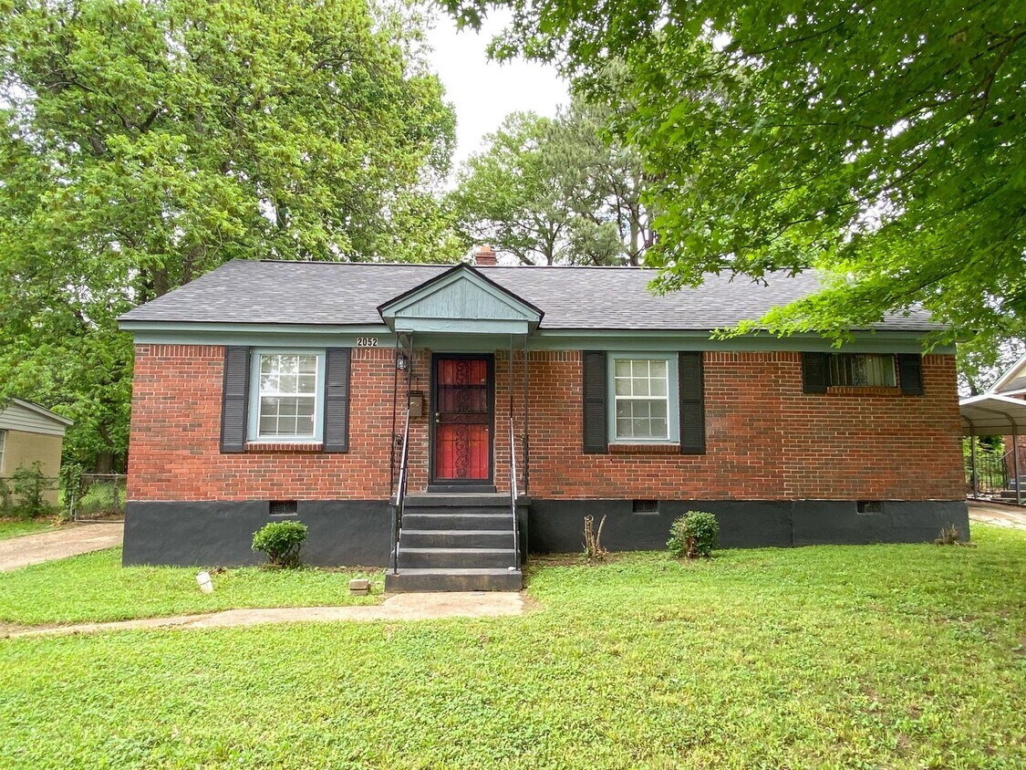 Primary Photo - 3 Bedroom 2 bathroom near 240 and 55