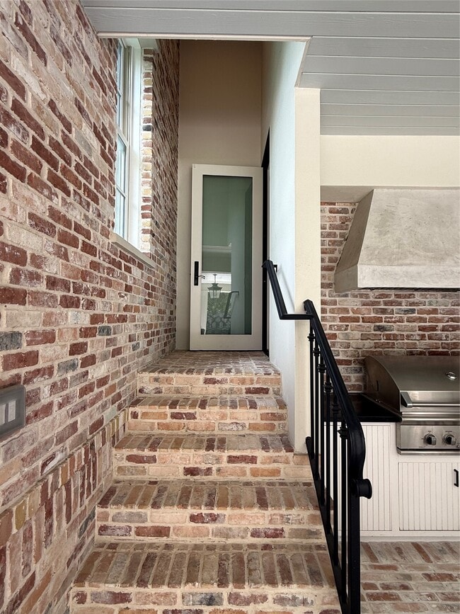 Building Photo - 2506 Blue Bonnet Blvd