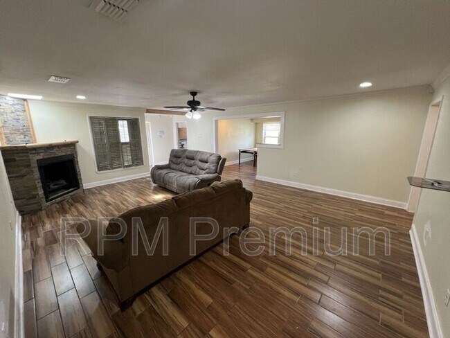 Foto del edificio - 1944 W Marsden Pl