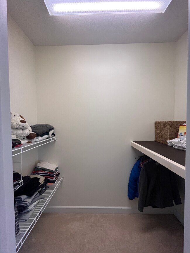 Foto del edificio - 1601 Silver Oak Ln