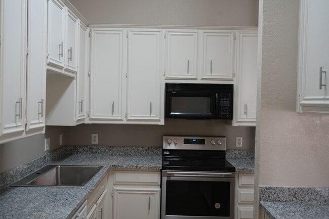 Building Photo - 5543 93rd St
