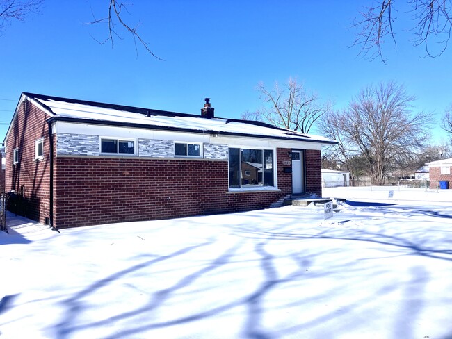 Building Photo - 21781 Logue Ave