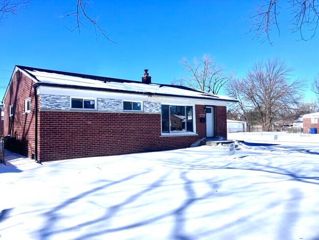 Foto del edificio - 21781 Logue Ave