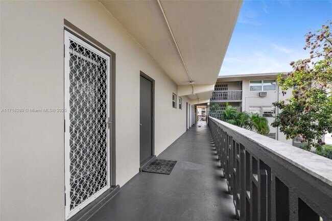 Photo - 1250 E Sample Rd Apartment