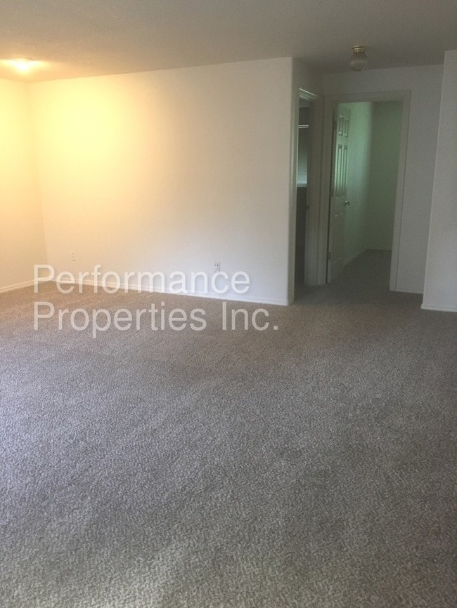 Building Photo - 2404 SE 113th Ave