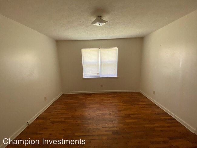 Building Photo - 122 Woodland Ave