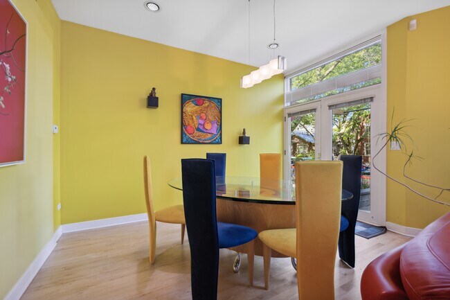Dining Room - 1401 W Berteau Ave