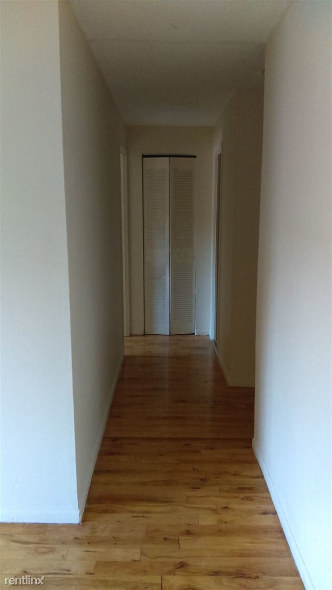 Foto del edificio - 105 Sherbrooke Ave