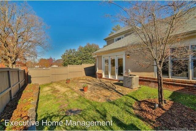 Building Photo - 255 Sloane Square Way