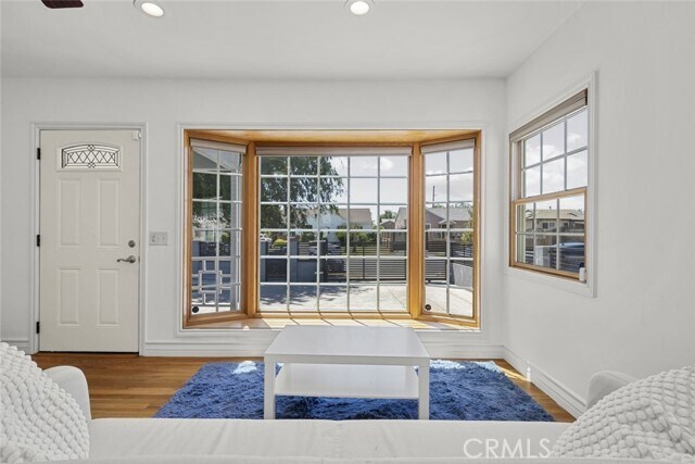 Foto del edificio - 7418 Farmdale Ave