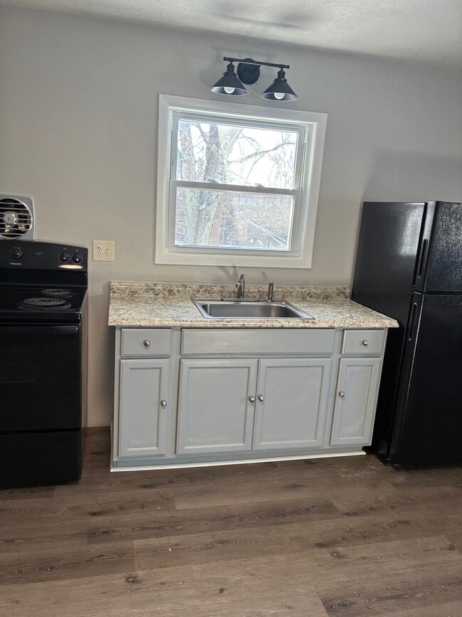 Building Photo - 1127 Mill St