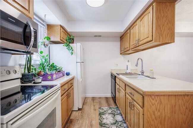 Foto del edificio - 678 Eastbrooke Ln