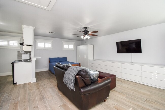 Foto del edificio - 1349 Heights Blvd