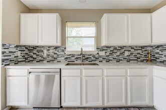 Building Photo - 1411 Township Ct