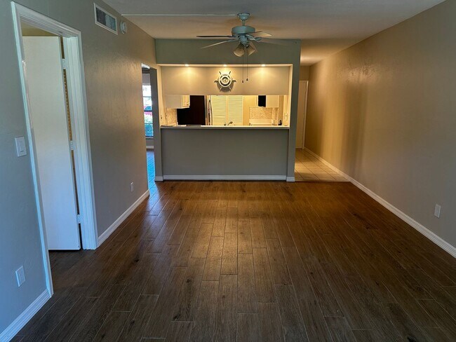 Foto del edificio - Sharp-Newly Remodeled Ground Floor Condo -...