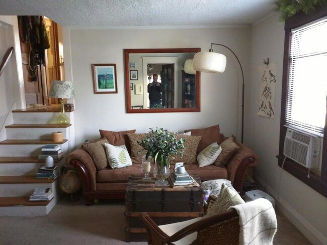 Building Photo - 1528 Laurel Avenue, Unit 3