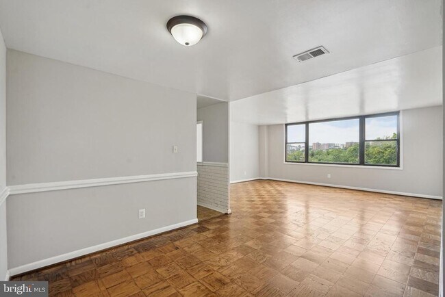 Foto del edificio - 4600 Duke St