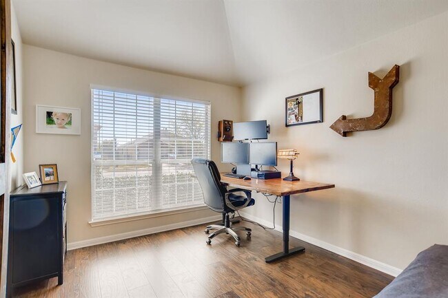 Building Photo - 1204 Utopia Ln