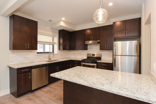 Foto del edificio - 1148 Maple Ave