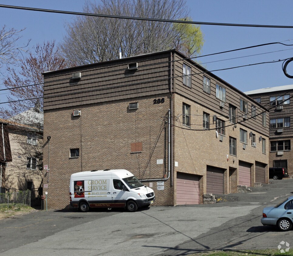 286 Broad Ave, Fairview, NJ 07022 Apartments in Fairview, NJ