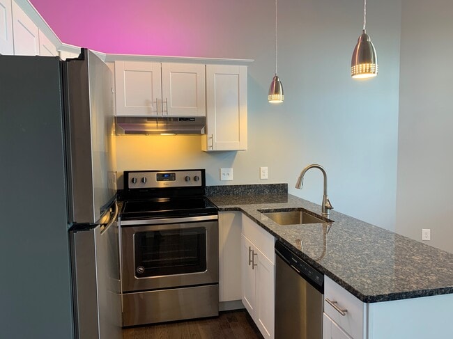 Building Photo - 148 Main St