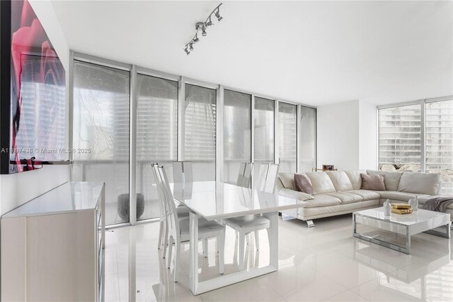 Foto del edificio - 465 Brickell Ave