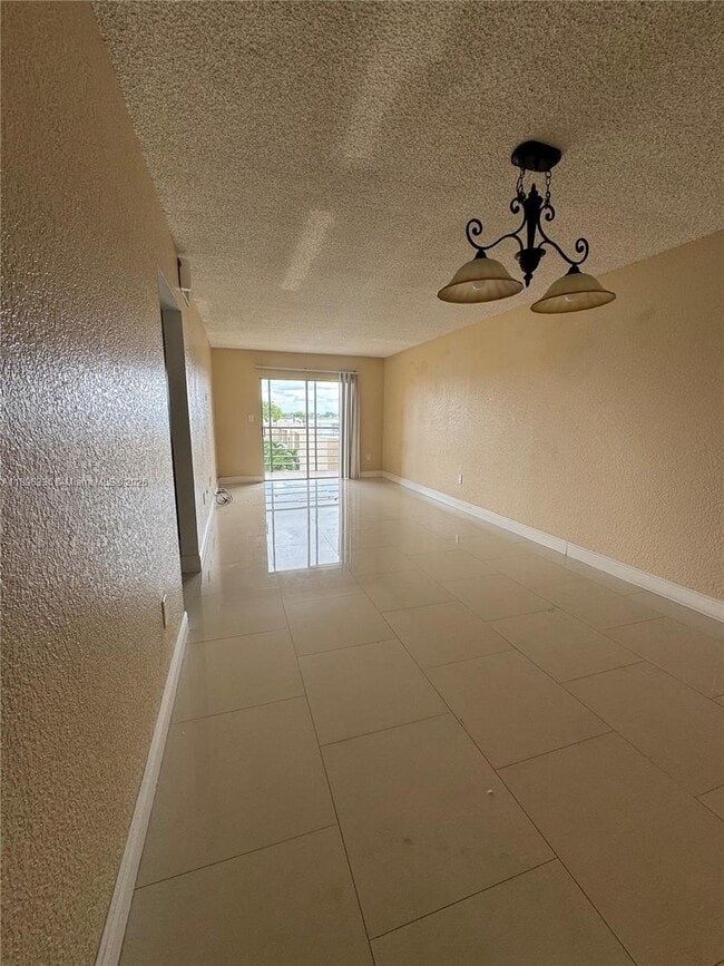 Foto del edificio - 6095 W 19th Ave