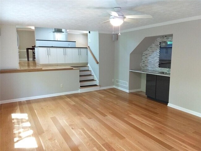 Foto del edificio - 2050 Six Branches Dr