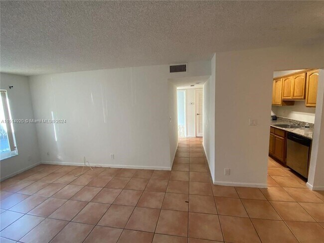 Foto del edificio - 2404 NW 39th Wy