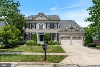 Building Photo - 15436 Symondsbury Way