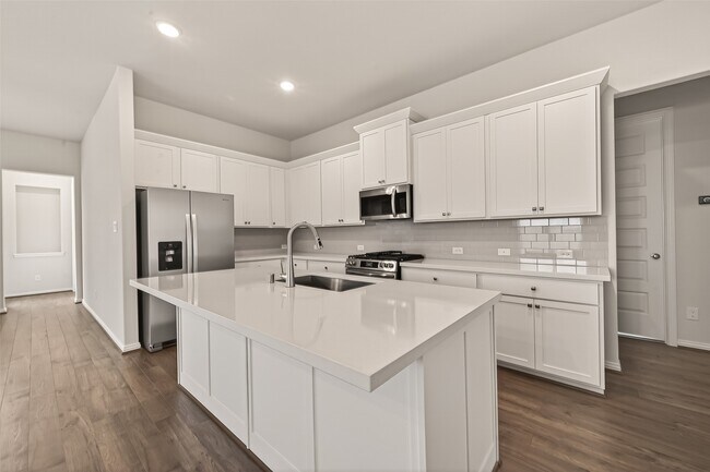Foto del edificio - 6123 Severson Lake Ct