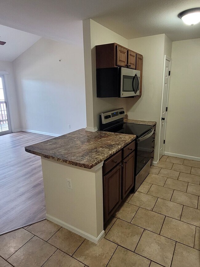 Building Photo - 2 Bed 2 Bath-Southampton Villas Condos  *1...