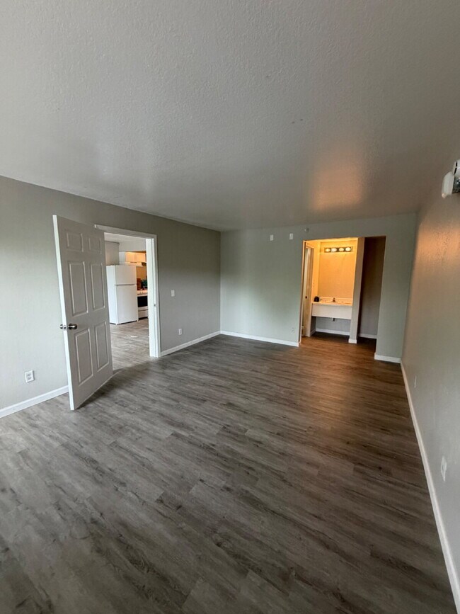 Foto del edificio - AFFORDABLE 2BR with ALL UTILITIES