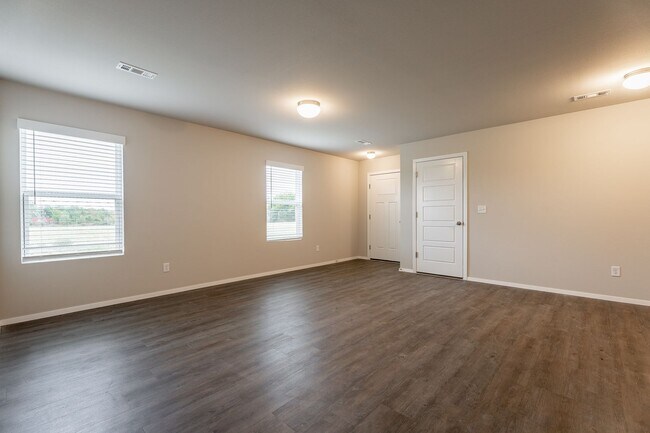 Foto del edificio - Like New 3-bedroom 2 bath Duplex in Lincol...