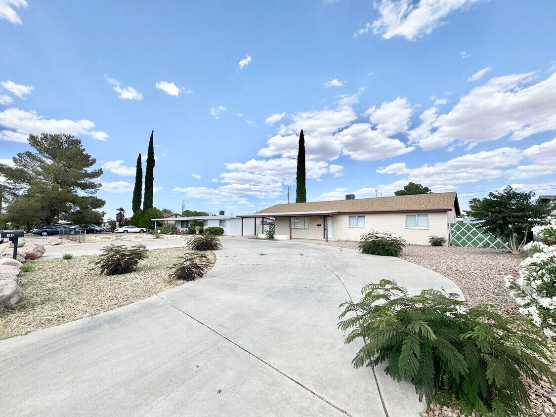 Foto principal - 3BR/2BA/1CP, 1537 sq.ft. rental in Sierra ...