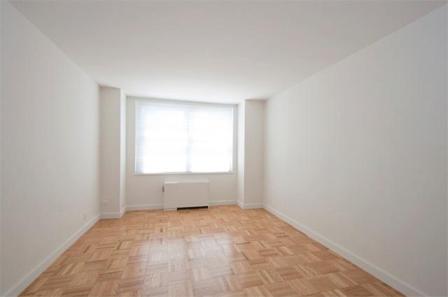 Building Photo - 300 E 56th St
