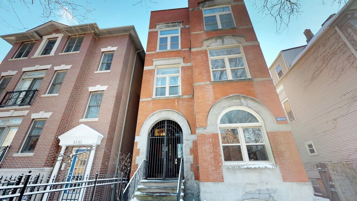 Foto principal - 3127 N Racine Ave