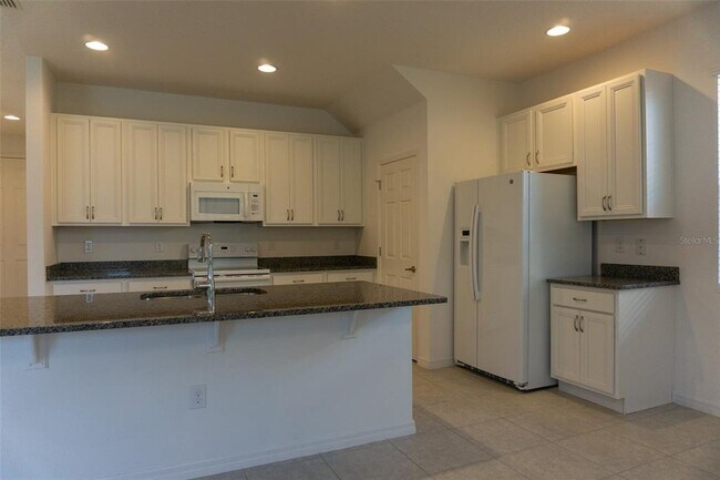 Building Photo - 2311 Victoria Dr